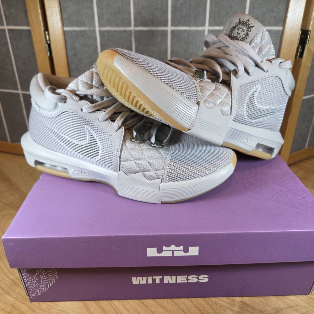 Lebron Witness MENS 9 Basketball Shoes - Light Gray